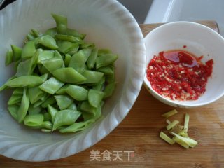 蒜蓉辣酱炒扁豆的做法步骤：3