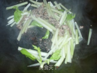 西芹炒牛肉的做法步骤：3
