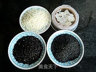 馋嘴小吃---黑芝麻糊的做法步骤：1