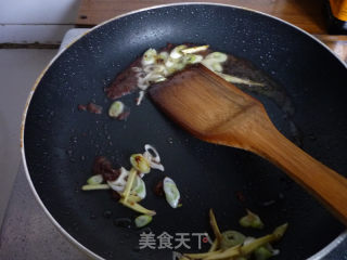 【酱爆手撕包菜】的做法步骤：4