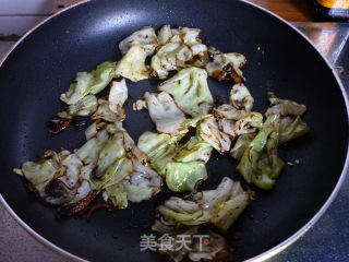 【酱爆手撕包菜】的做法步骤：6