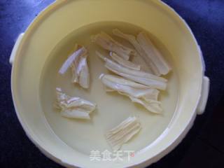 美容菜-----口蘑腐竹炒蹄筋的做法步骤：2