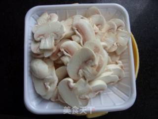 美容菜-----口蘑腐竹炒蹄筋的做法步骤：4