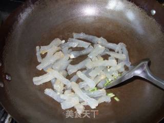 美容菜-----口蘑腐竹炒蹄筋的做法步骤：8