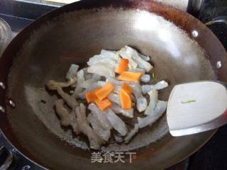 美容菜-----口蘑腐竹炒蹄筋的做法步骤：9