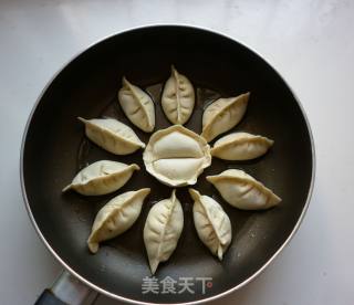 抱蛋煎饺的做法步骤：8