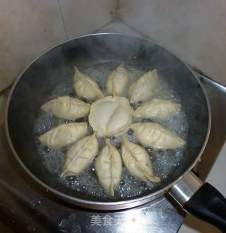 抱蛋煎饺的做法步骤：9