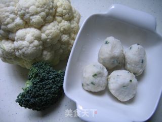 咖喱菜花鱼圆的做法步骤：1