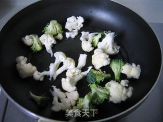 咖喱菜花鱼圆的做法步骤：2