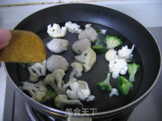 咖喱菜花鱼圆的做法步骤：5
