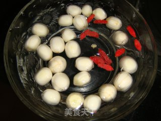 莲子银耳汤的做法步骤：3