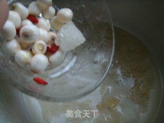 莲子银耳汤的做法步骤：5