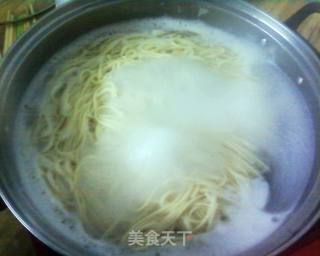 酸辣牛肉面的做法步骤：9