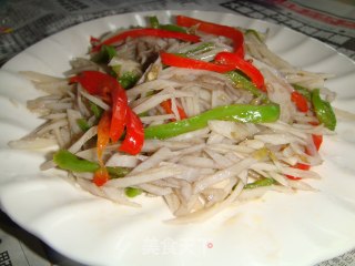 青红椒炒藕丝的做法步骤：9