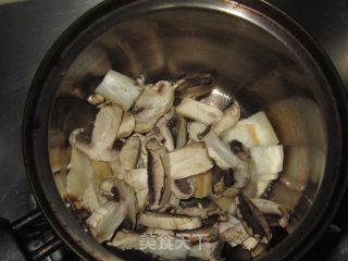 黑椒汁双菇意面的做法步骤：5