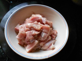 洋葱炒鸡肉的做法步骤：1