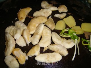 菱角米烧鲫鱼的做法步骤：3