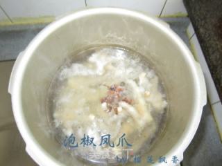 泡椒凤爪的做法步骤：3