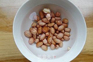 花生牛奶燕麦粥的做法步骤：2