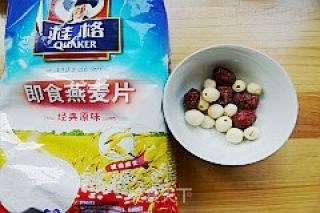 红枣莲子燕麦粥的做法步骤：1