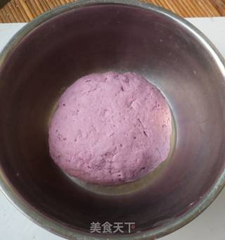 紫薯蝴蝶双色卷的做法步骤：3