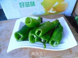 油焖尖椒的做法步骤：2