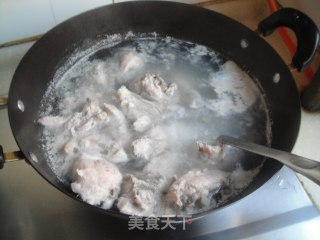 猪排炖土豆的做法步骤：2
