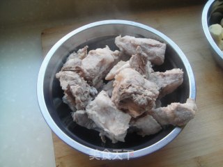 猪排炖土豆的做法步骤：3
