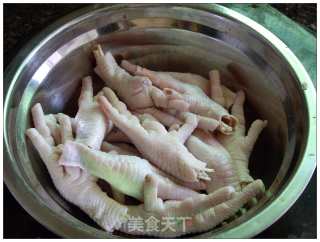 微波炉叮美味鸡脚的做法步骤：1