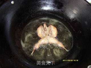 香酥鹌鹑的做法步骤：4