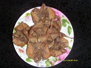 香酥鹌鹑的做法步骤：5