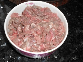 洋葱炒牛肉的做法步骤：2