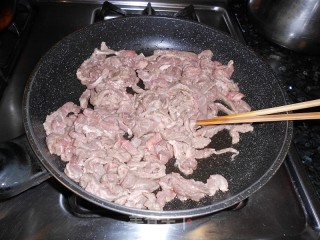 洋葱炒牛肉的做法步骤：3
