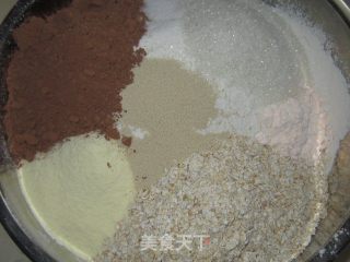 可可燕麦青苹果酒面包的做法步骤：2