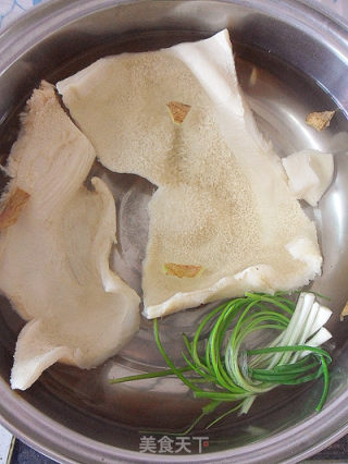 【荤素搭配】蚝油牛肚 （附牛肚去腥的方法）的做法步骤：5