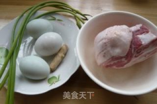 苏北农家菜——蒜苗鸭蛋烧肉的做法步骤：1