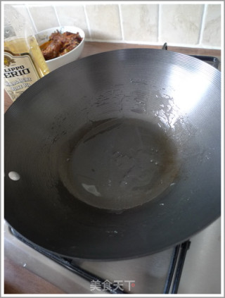 鲜掉眉毛的奶白鱼汤——超唐僧教你做不加奶就很白的鱼汤的做法步骤：2