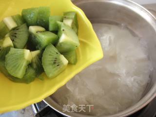 祛斑美白—冰糖银耳奇异果的做法步骤：5