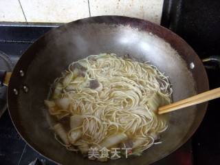 娃娃菜牛肉面的做法步骤：9