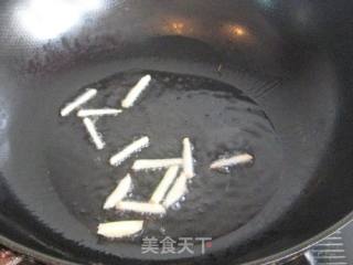 杏鲍菇炒五香牛肉条的做法步骤：3