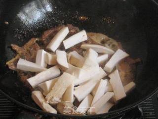 杏鲍菇炒五香牛肉条的做法步骤：6