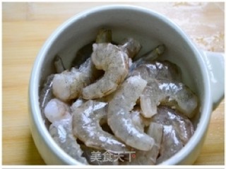 宫保大虾的做法步骤：1