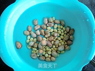 缓解疾病豆浆---花生紫米豆浆的做法步骤：2