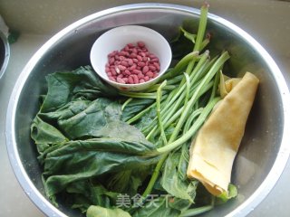 炝拌菠菜的做法步骤：1