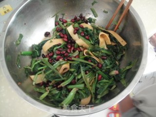 炝拌菠菜的做法步骤：7