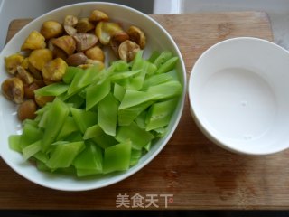 莴笋炒板栗的做法步骤：1