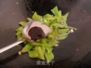 莴笋炒板栗的做法步骤：3