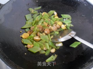 莴笋炒板栗的做法步骤：4