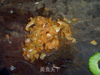 这个味道刚刚好--榨菜炒苦瓜的做法步骤：3