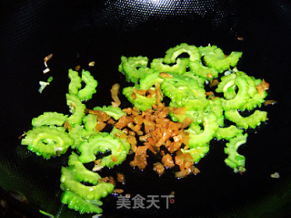 这个味道刚刚好--榨菜炒苦瓜的做法步骤：6